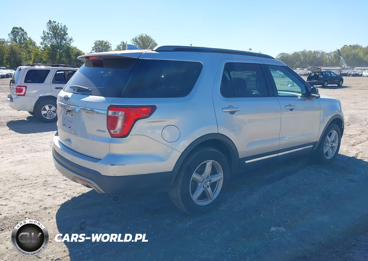 2017 Ford Explorer Xlt VIN:1FM5K8D82HGE17844 - 4