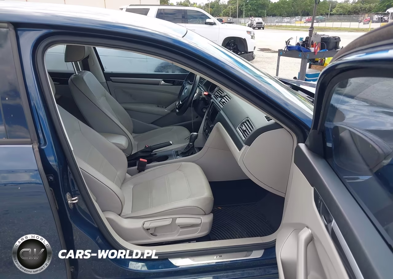 2018 Volkswagen Passat 2.0T R-Line-2.0T S VIN:1VWAA7A31JC051362 - 5