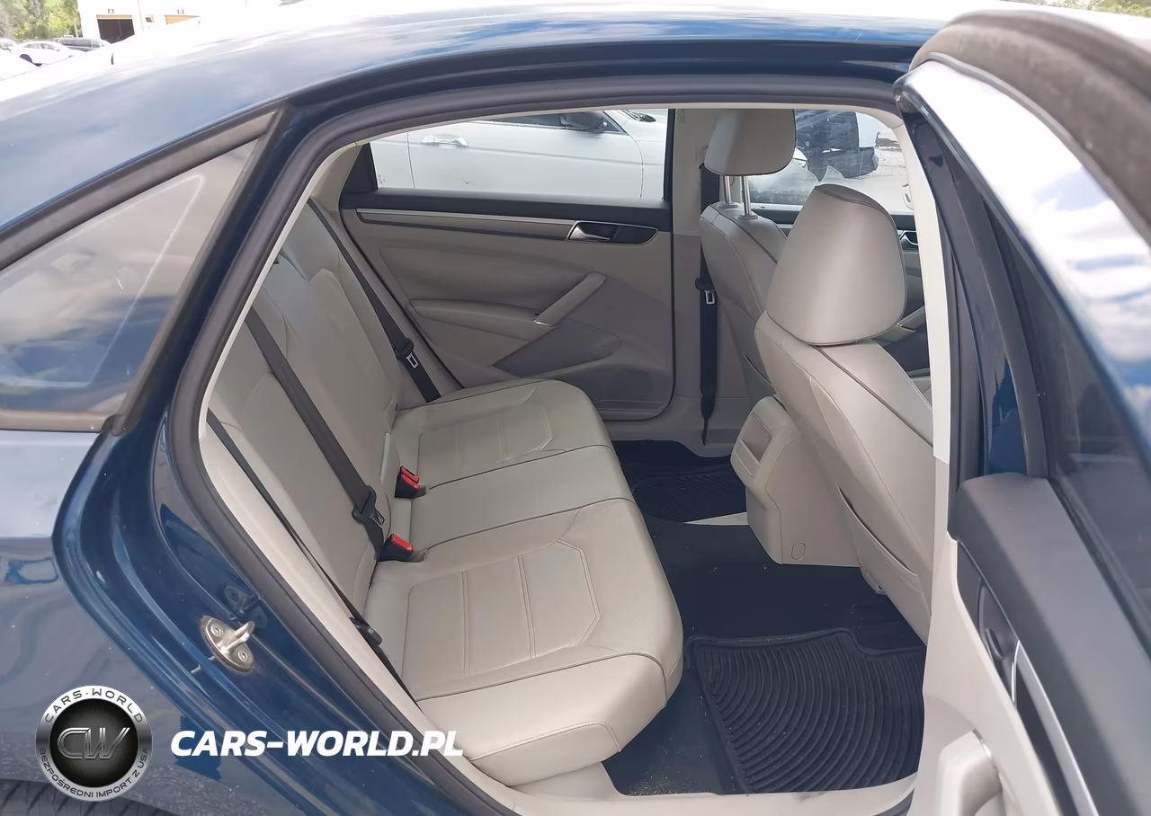 2018 Volkswagen Passat 2.0T R-Line-2.0T S VIN:1VWAA7A31JC051362 - 8