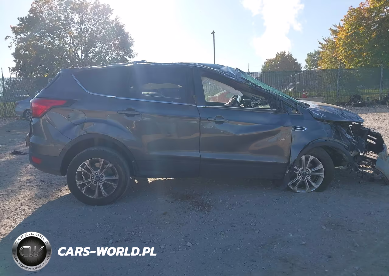 2019 Ford Escape Se VIN:1FMCU0GDXKUB44320 - 13