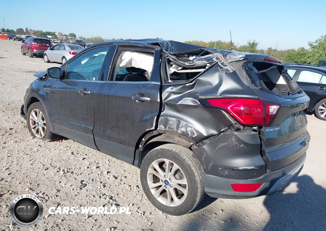 2019 Ford Escape Se VIN:1FMCU0GDXKUB44320 - 3