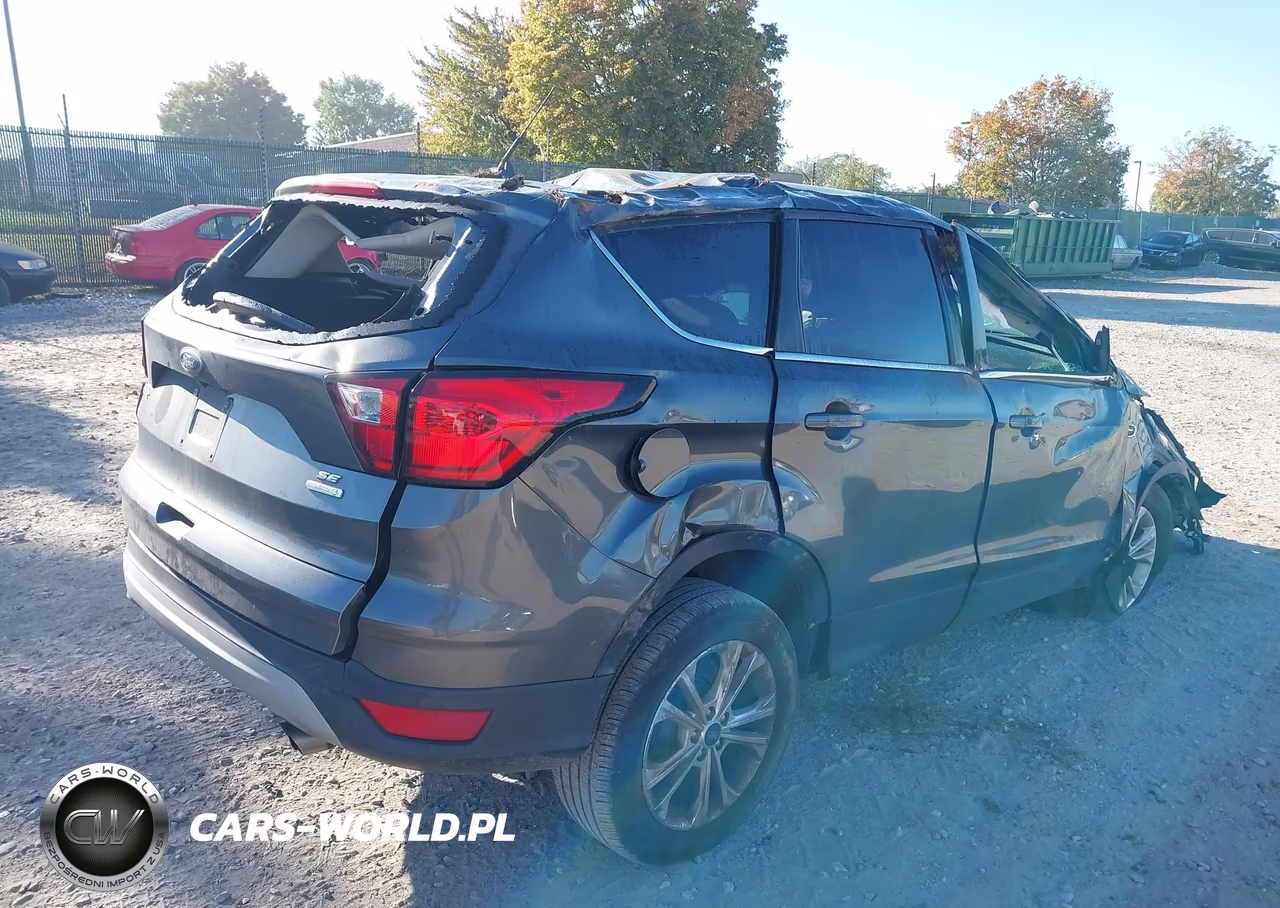 2019 Ford Escape Se VIN:1FMCU0GDXKUB44320 - 4