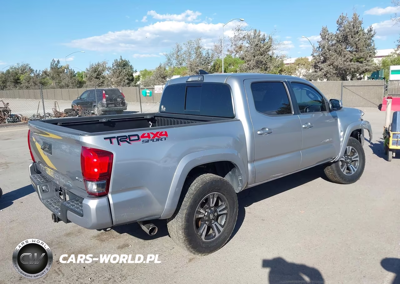 2017 Toyota Tacoma Trd Sport VIN:3TMCZ5AN1HM047542 - 4