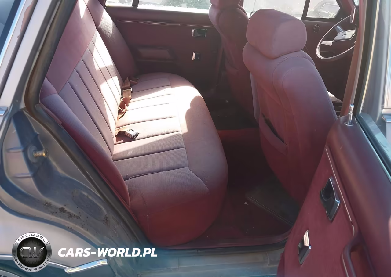 1983 Ford Ltd VIN:1FABP3938DG181970 - 8