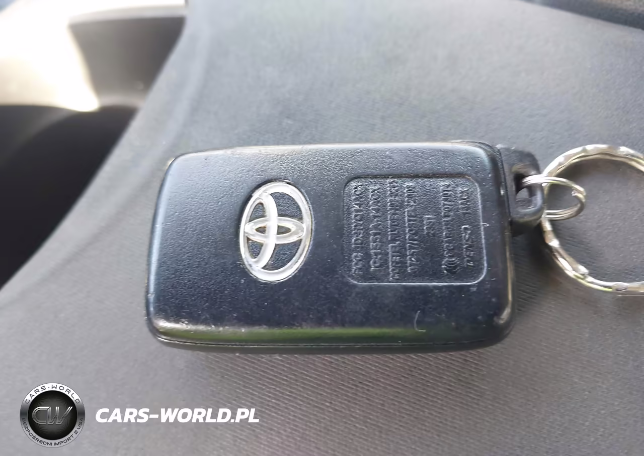 2012 Toyota Prius Three VIN:JTDKN3DU4C5435541 - 11