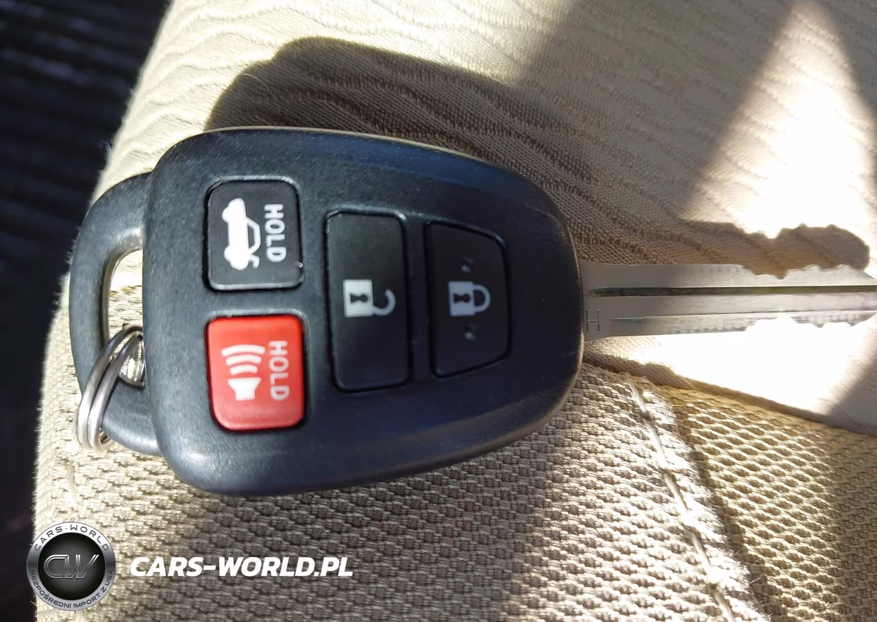 2018 Toyota Corolla Le VIN:2T1BURHE2JC025345 - 11