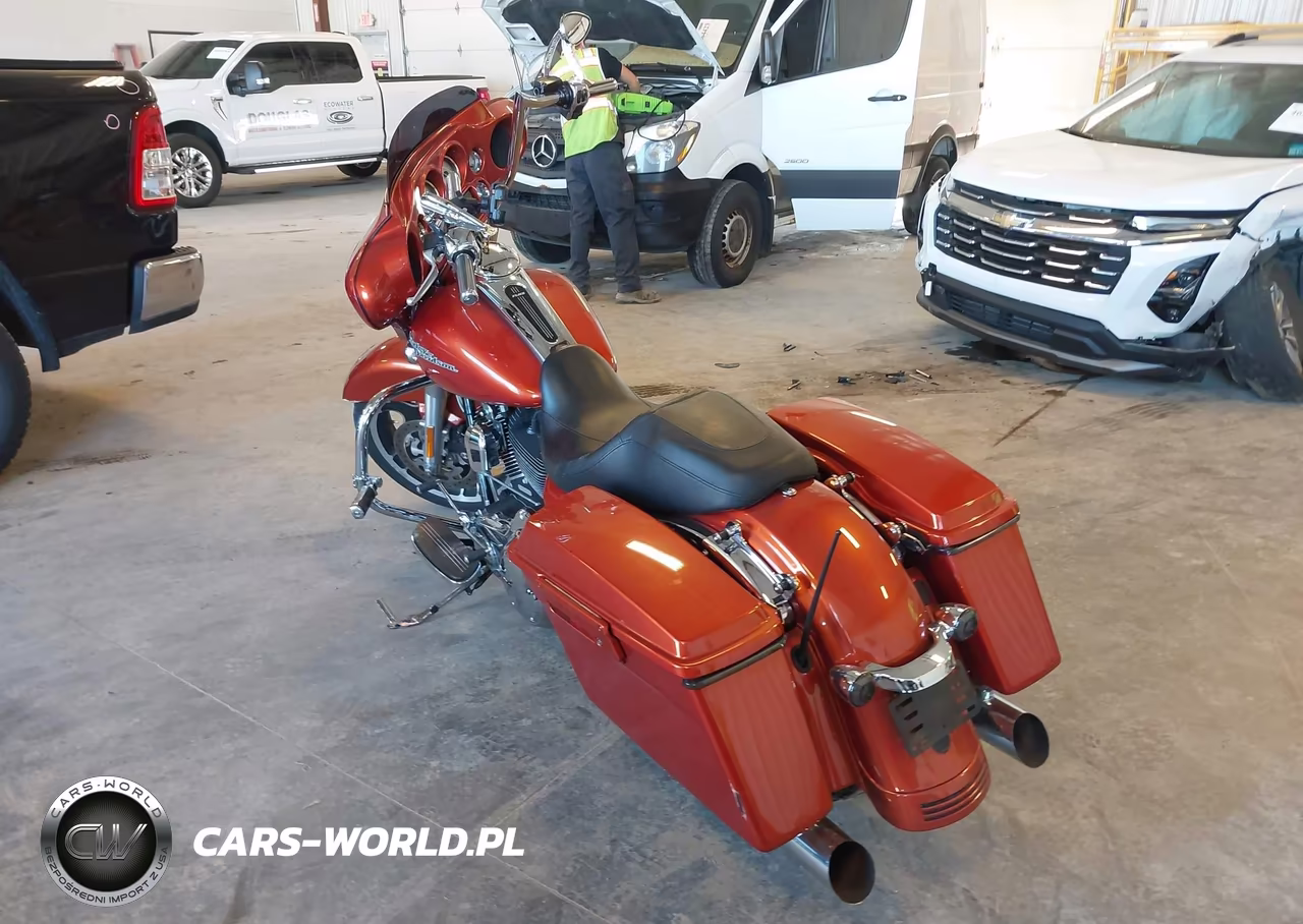 2011 Harley-Davidson Flhx VIN:1HD1KB411BB676833 - 3