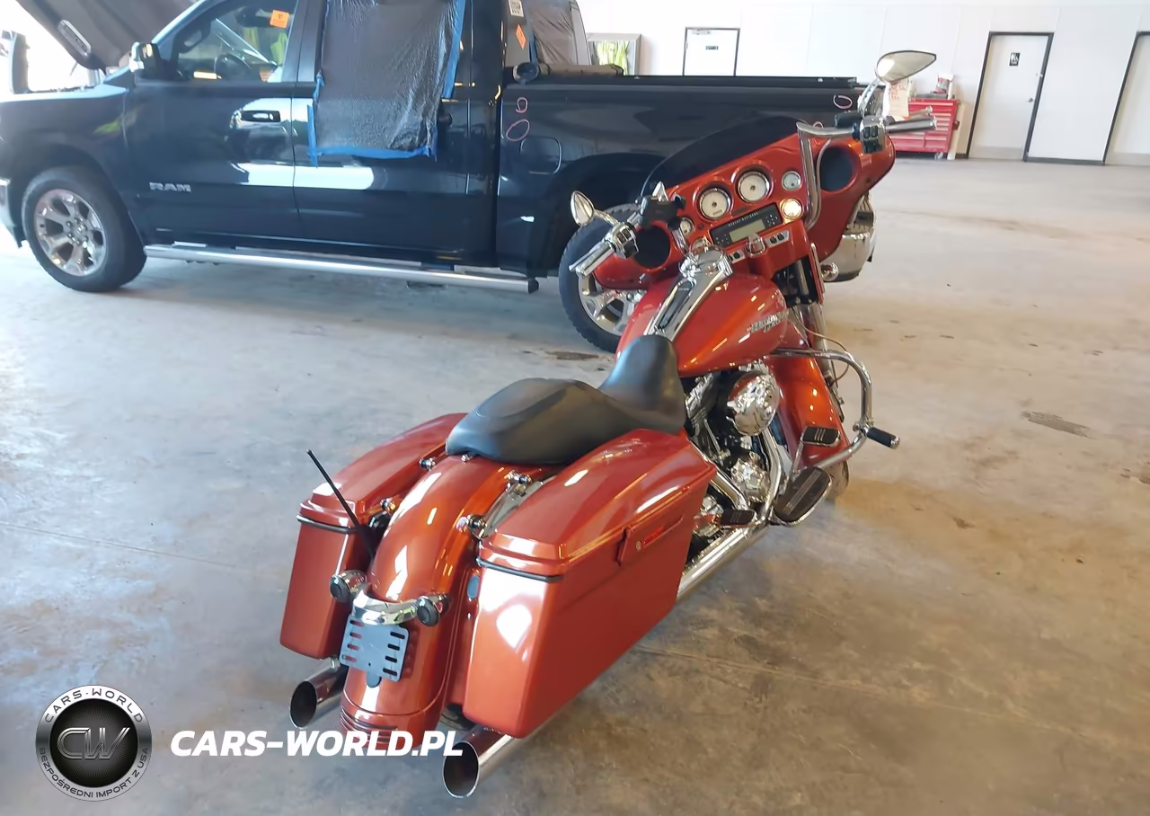 2011 Harley-Davidson Flhx VIN:1HD1KB411BB676833 - 4