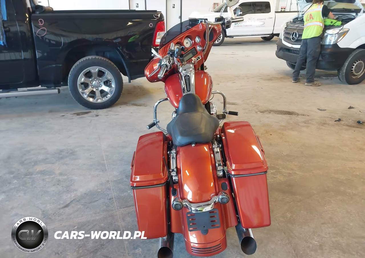 2011 Harley-Davidson Flhx VIN:1HD1KB411BB676833 - 6