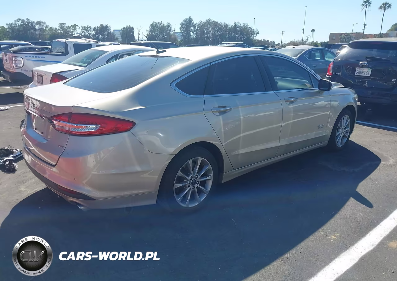 2018 Ford Fusion Energi Se Luxury VIN:3FA6P0PU6JR110895 - 4