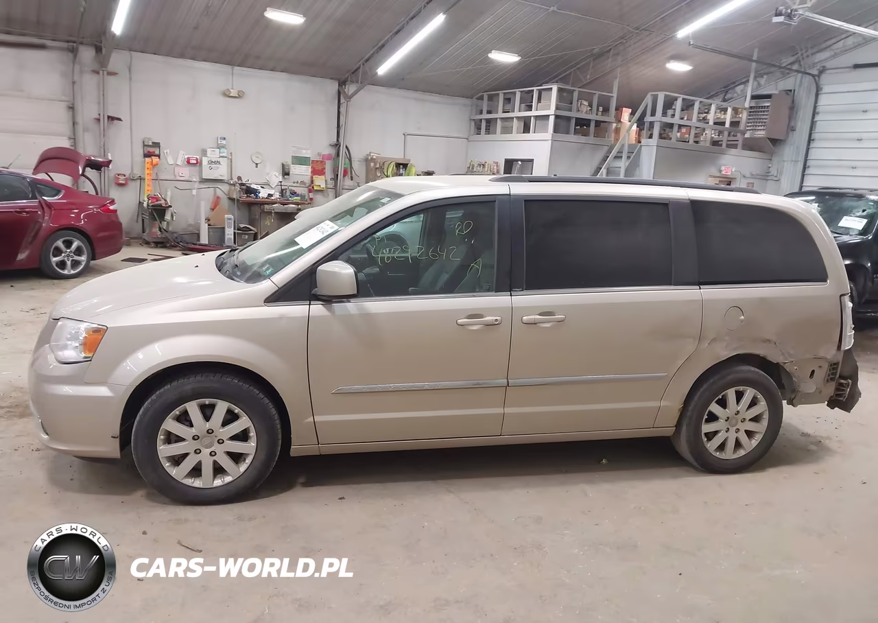 2014 Chrysler Town & Country Touring VIN:2C4RC1BG8ER236827 - 14