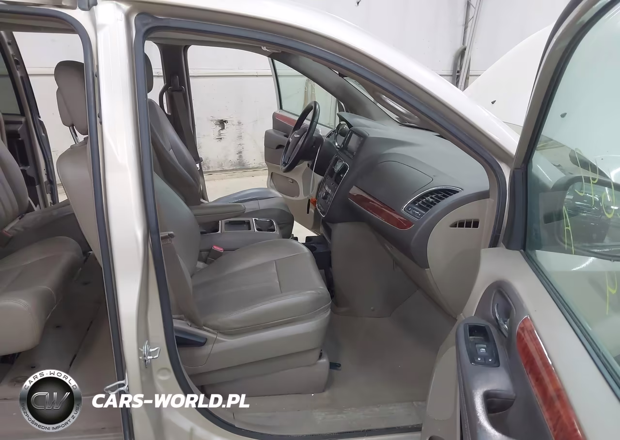 2014 Chrysler Town & Country Touring VIN:2C4RC1BG8ER236827 - 5