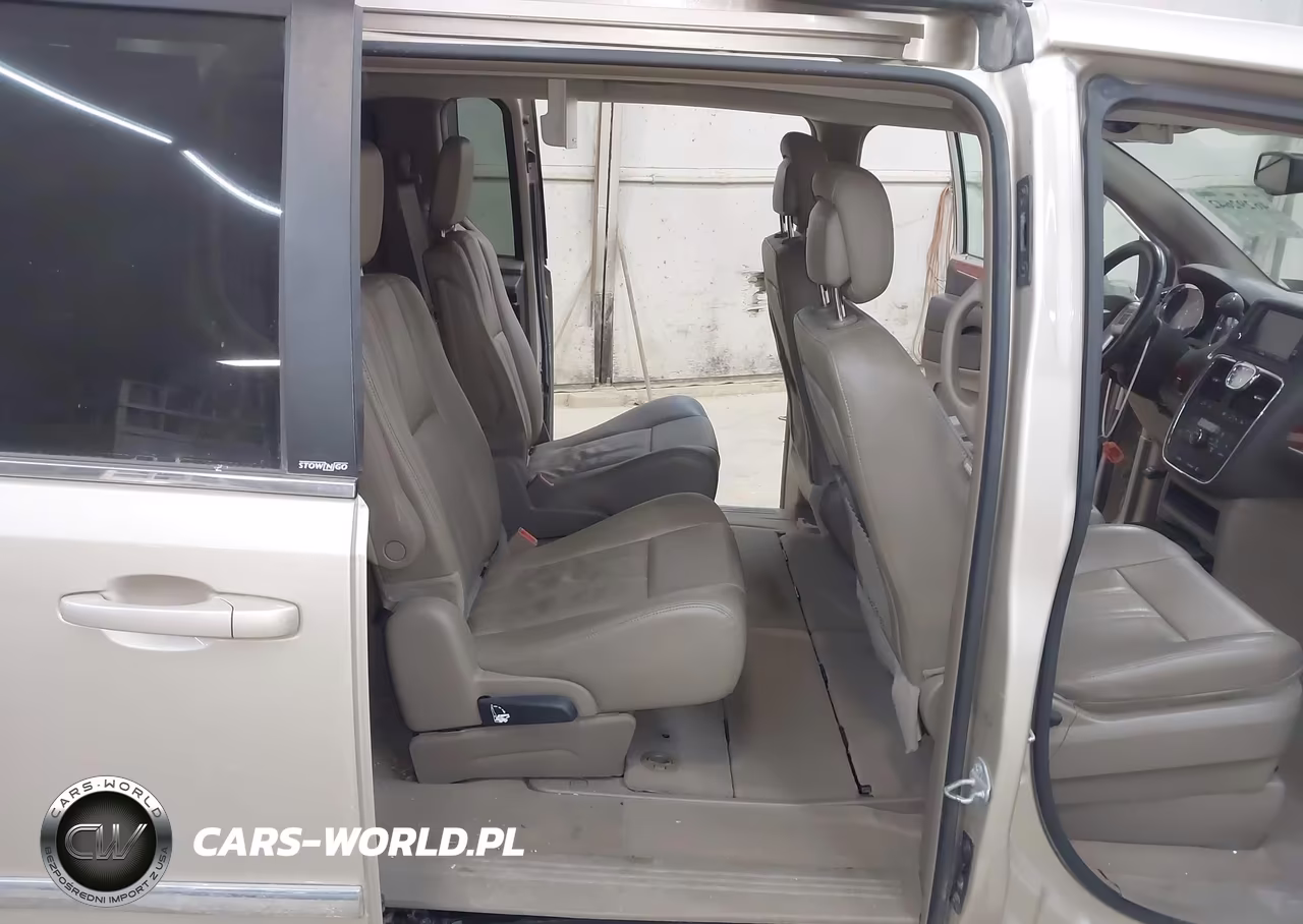 2014 Chrysler Town & Country Touring VIN:2C4RC1BG8ER236827 - 8
