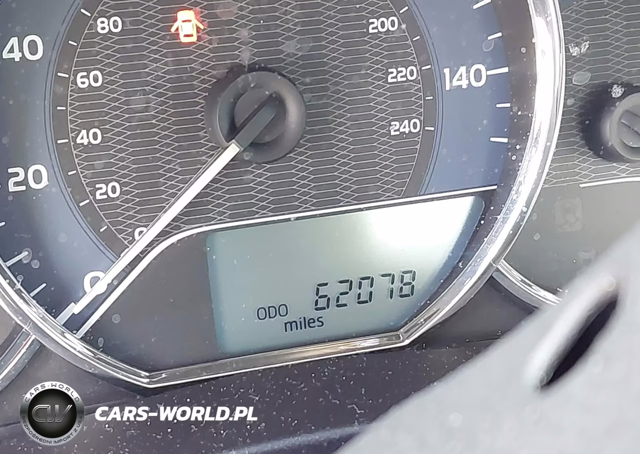 2016 Toyota Corolla Le Plus VIN:5YFBURHE4GP477726 - 16