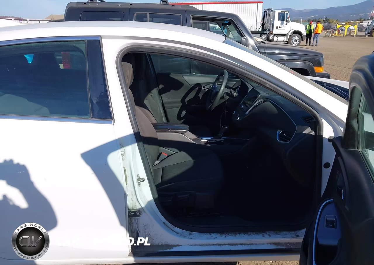 2019 Chevrolet Malibu Lt VIN:1G1ZD5ST4KF172881 - 5