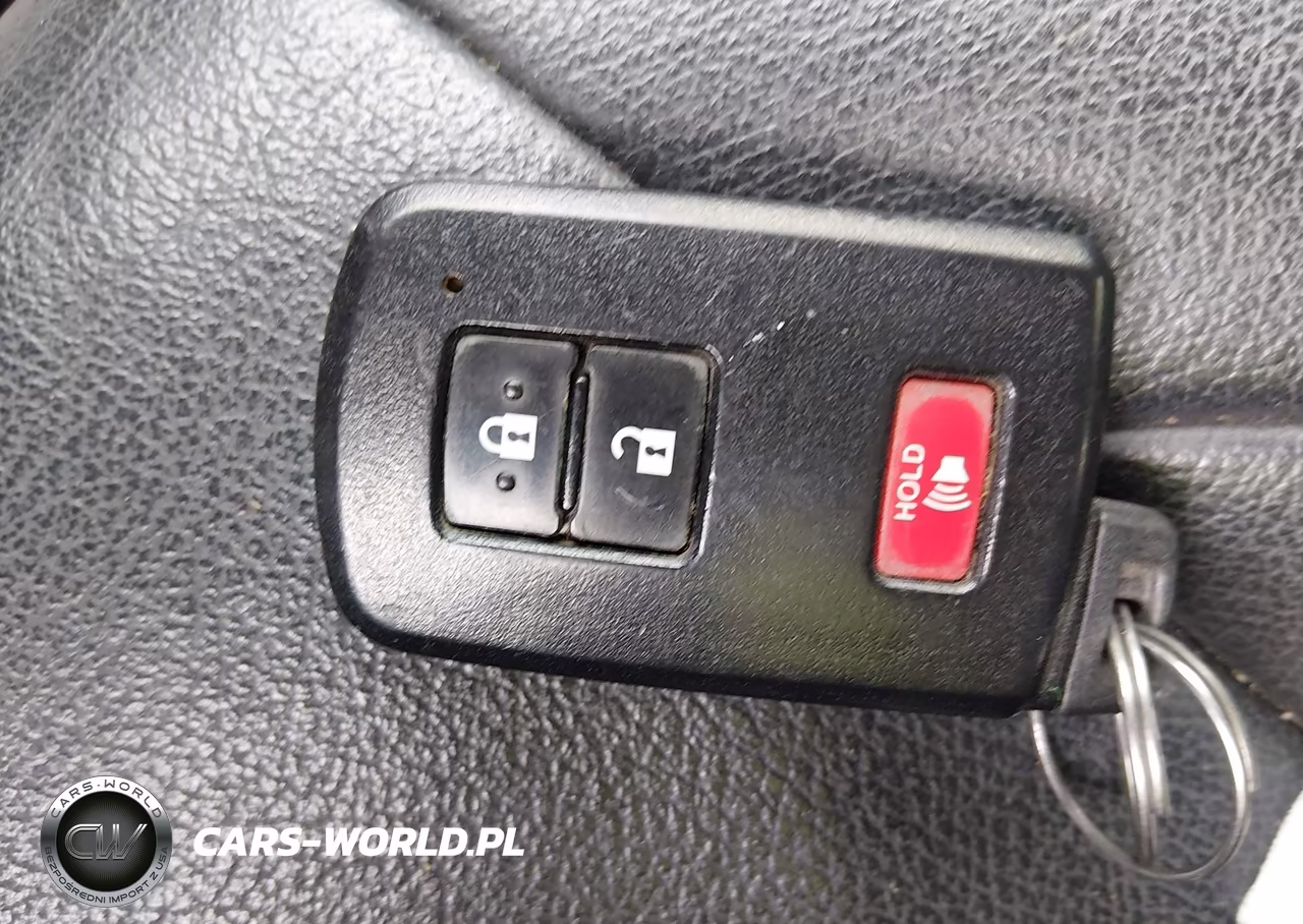 2013 Toyota Prius C Three VIN:JTDKDTB30D1552801 - 11