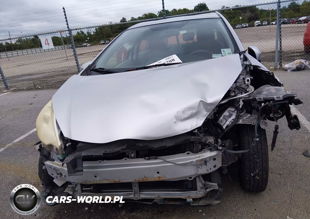 2013 Toyota Prius C Three VIN:JTDKDTB30D1552801 - 13