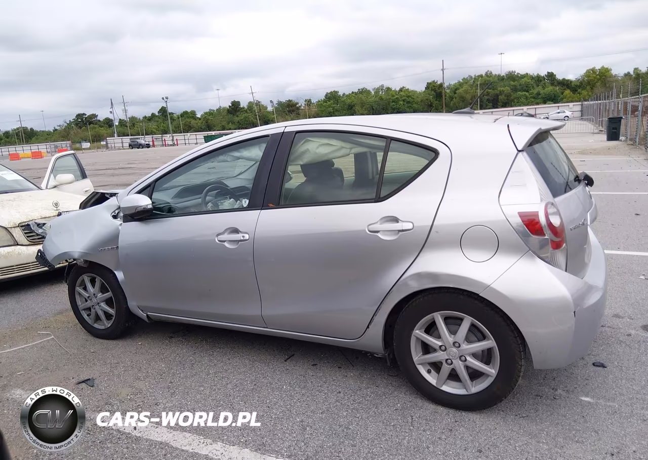 2013 Toyota Prius C Three VIN:JTDKDTB30D1552801 - 15