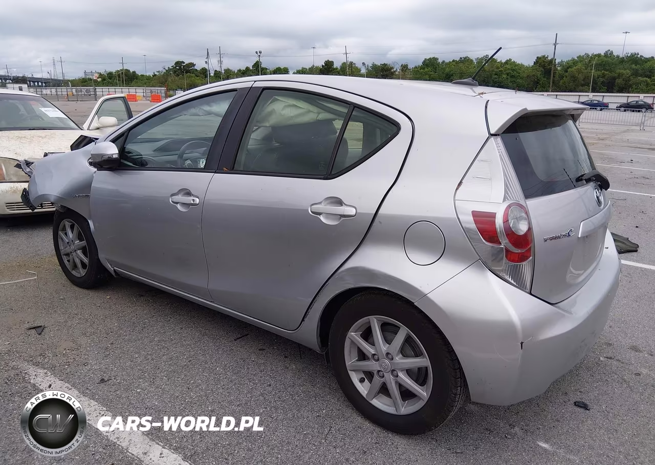 2013 Toyota Prius C Three VIN:JTDKDTB30D1552801 - 3