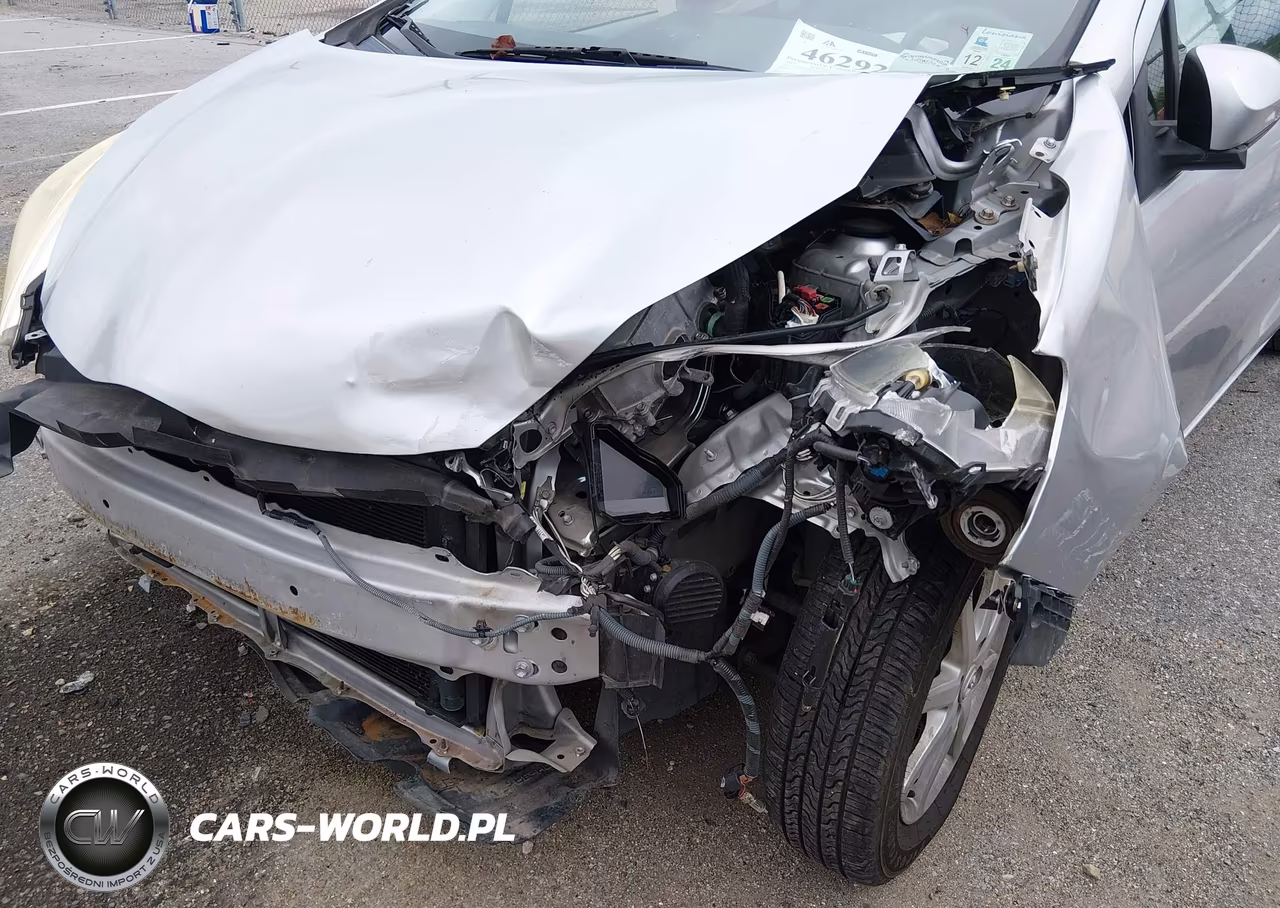2013 Toyota Prius C Three VIN:JTDKDTB30D1552801 - 6