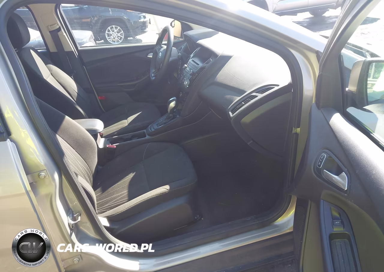 2015 Ford Focus Se VIN:1FADP3F29FL217924 - 5