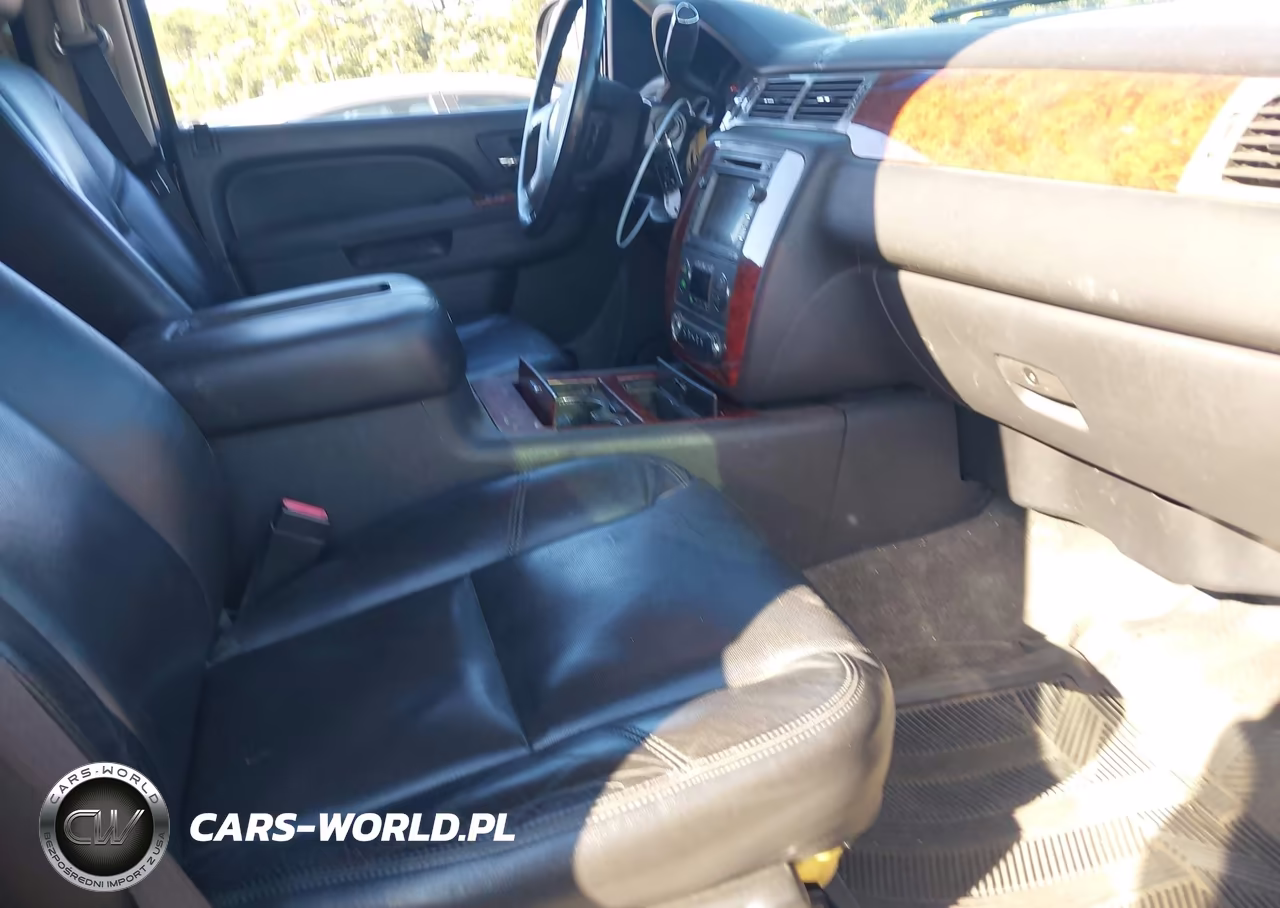 2010 Chevrolet Tahoe Ltz VIN:1GNUKCE08AR108098 - 5