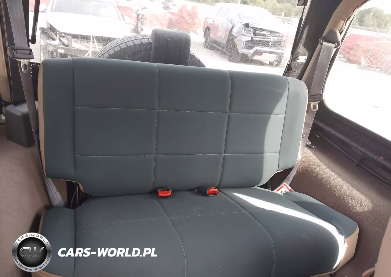 2000 Jeep Wrangler Sahara VIN:1J4FA59S4YP716275 - 8