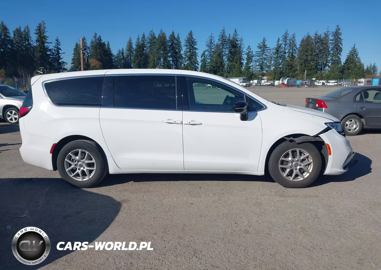 2025 Chrysler Pacifica Select VIN:2C4RC1BG3SR513461 - 13