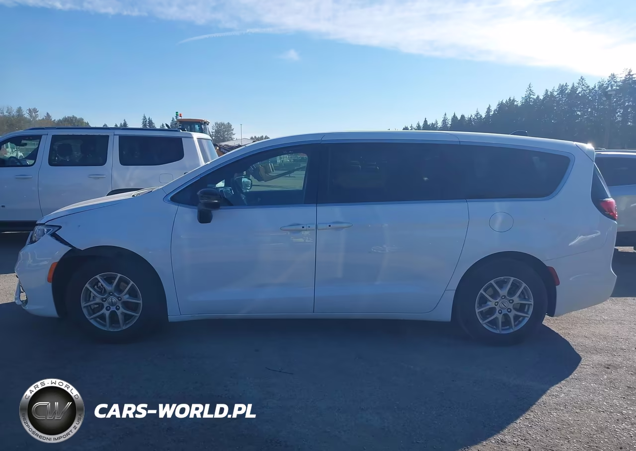 2025 Chrysler Pacifica Select VIN:2C4RC1BG3SR513461 - 14