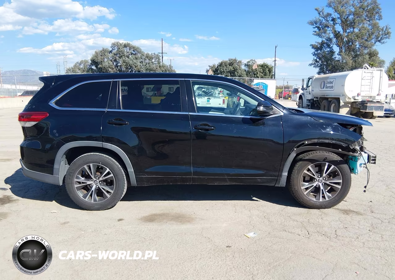 2017 Toyota Highlander Le VIN:5TDZZRFH3HS203276 - 14