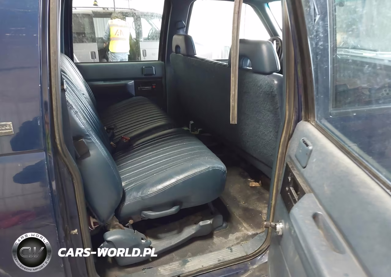 1994 Chevrolet Suburban K2500 VIN:1GNGK26K3RJ436241 - 8