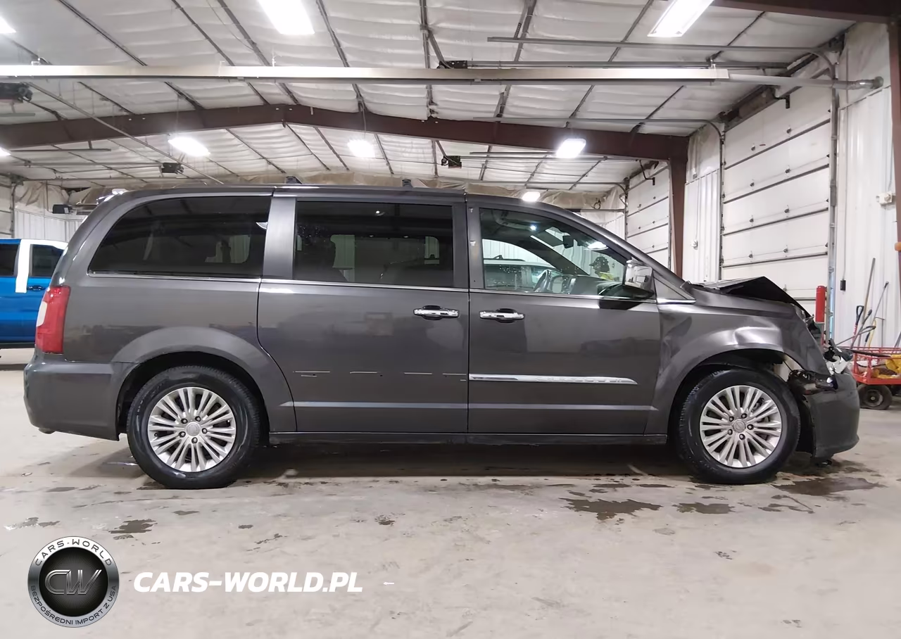 2015 Chrysler Town & Country Touring-L VIN:2C4RC1CGXFR698113 - 13