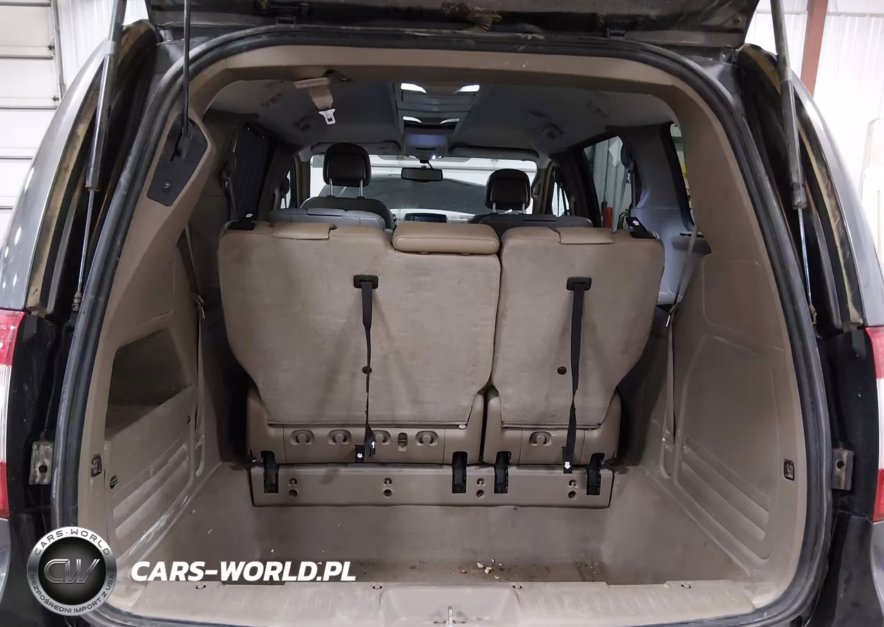 2015 Chrysler Town & Country Touring-L VIN:2C4RC1CGXFR698113 - 17