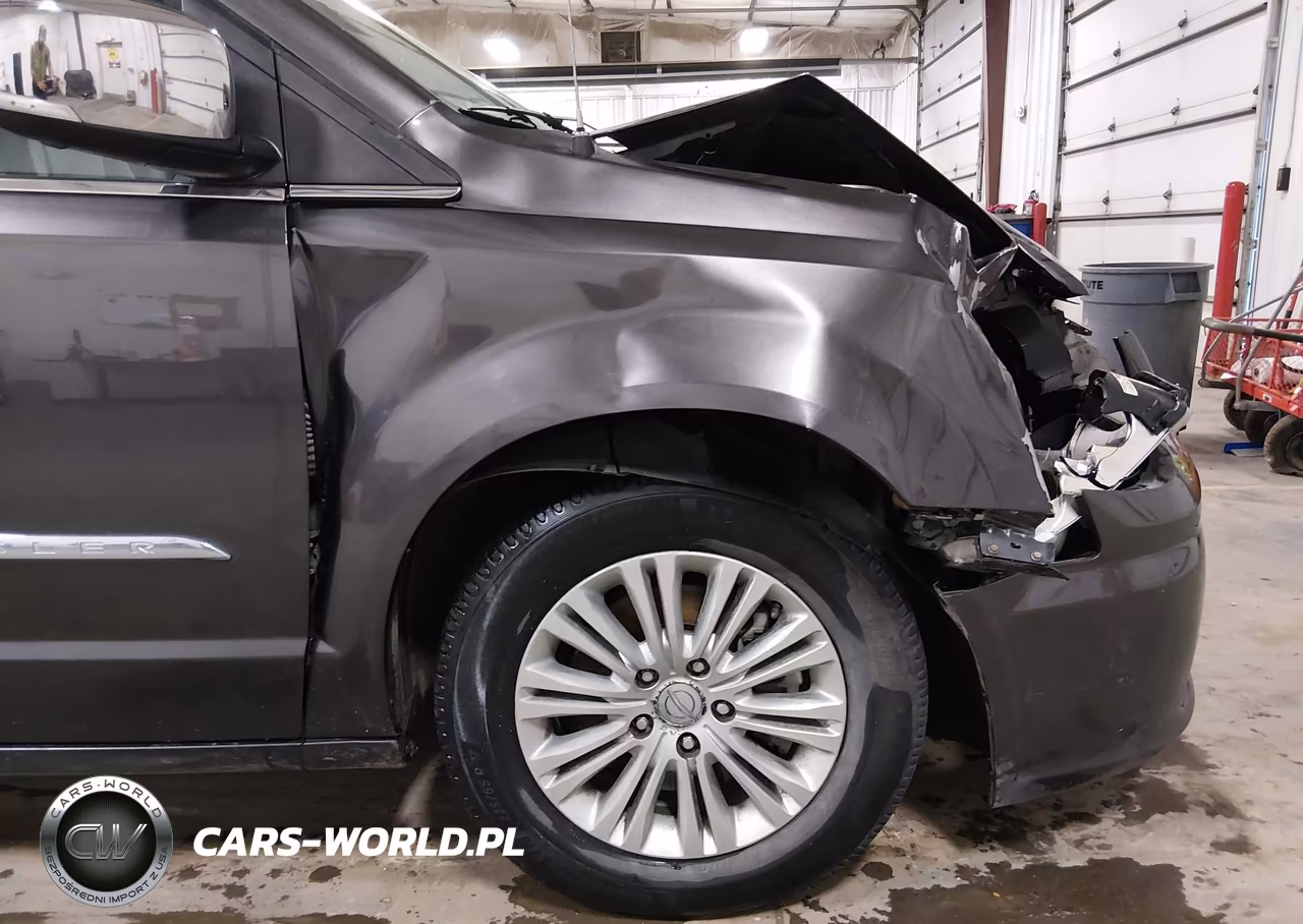2015 Chrysler Town & Country Touring-L VIN:2C4RC1CGXFR698113 - 19