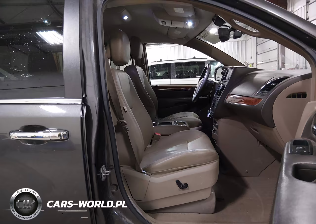 2015 Chrysler Town & Country Touring-L VIN:2C4RC1CGXFR698113 - 5