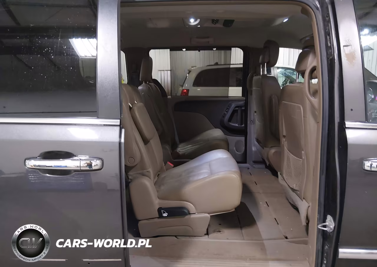 2015 Chrysler Town & Country Touring-L VIN:2C4RC1CGXFR698113 - 8
