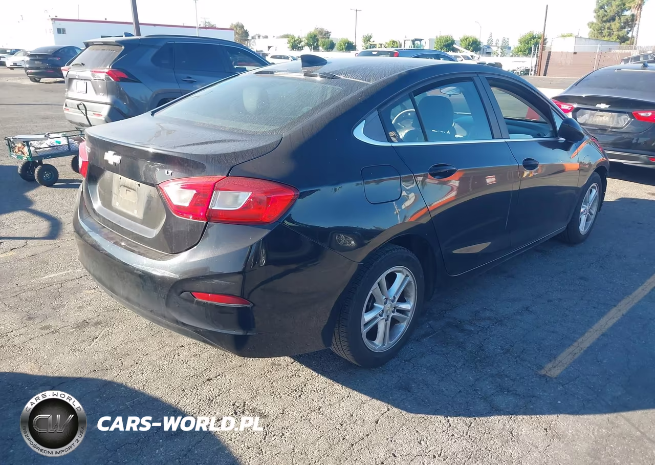 2018 Chevrolet Cruze Lt Auto VIN:1G1BE5SM1J7107325 - 4