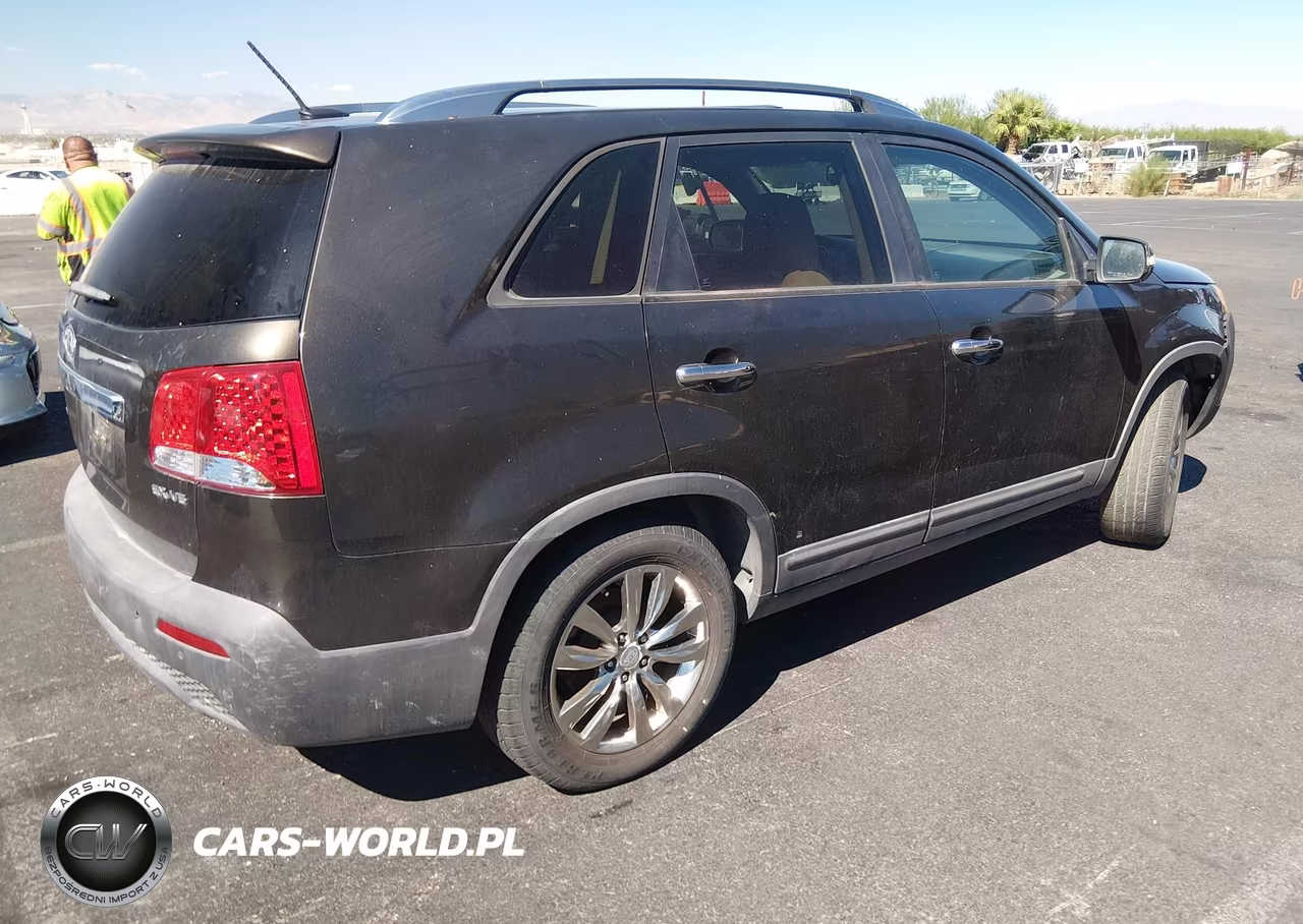 2011 Kia Sorento Ex V6 VIN:5XYKU4A25BG175118 - 4