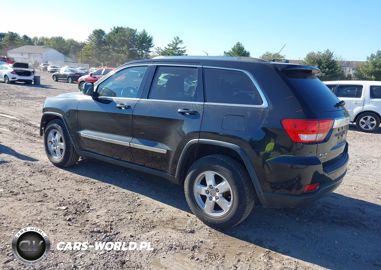 2013 Jeep Grand Cherokee Laredo VIN:1C4RJFAGXDC583717 - 3