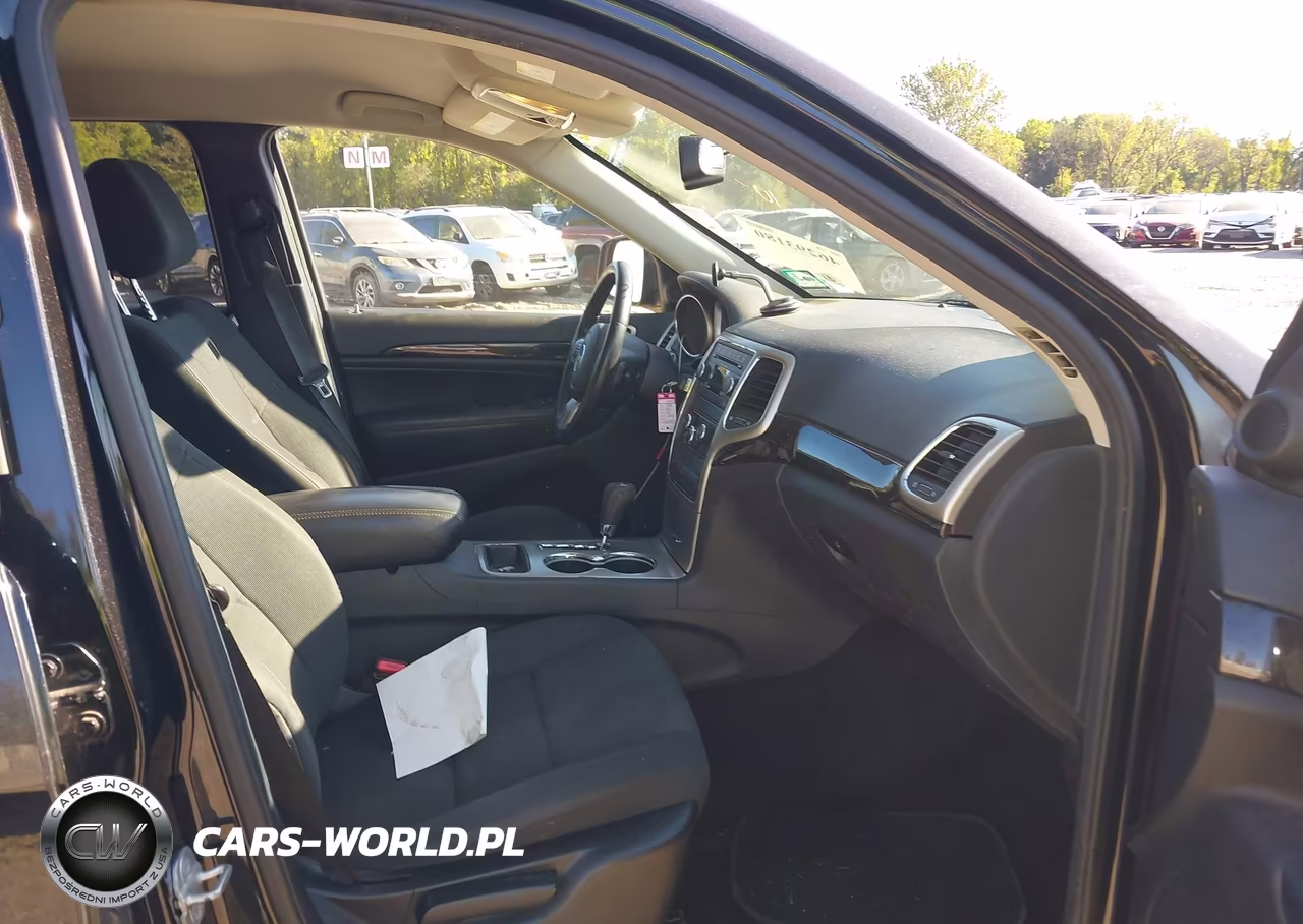 2013 Jeep Grand Cherokee Laredo VIN:1C4RJFAGXDC583717 - 5