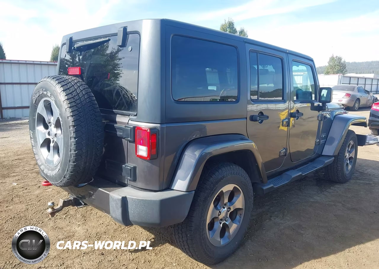 2016 Jeep Wrangler Unlimited Sahara VIN:1C4BJWEG9GL198424 - 4