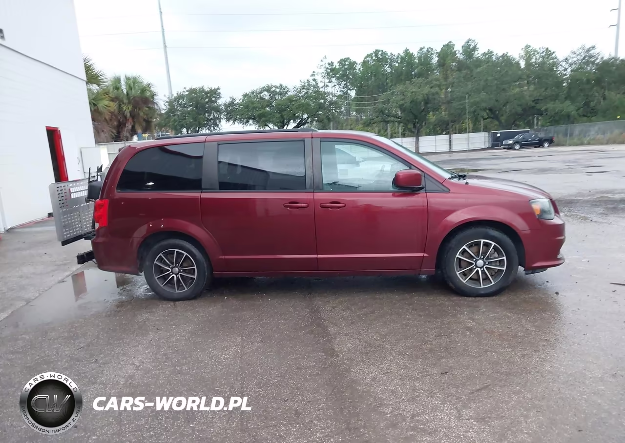 2018 Dodge Grand Caravan Gt VIN:2C4RDGEG6JR343297 - 13