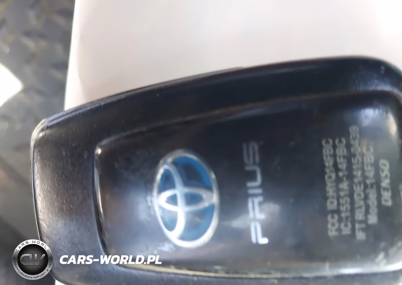 2016 Toyota Prius Two VIN:JTDKBRFU4G3510376 - 11