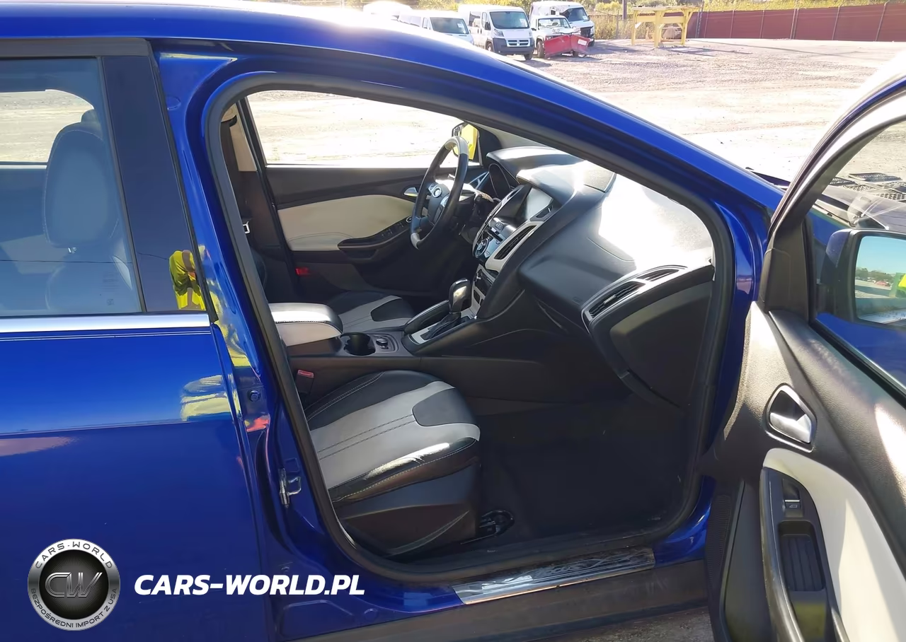 2013 Ford Focus Titanium VIN:1FADP3N24DL230398 - 5