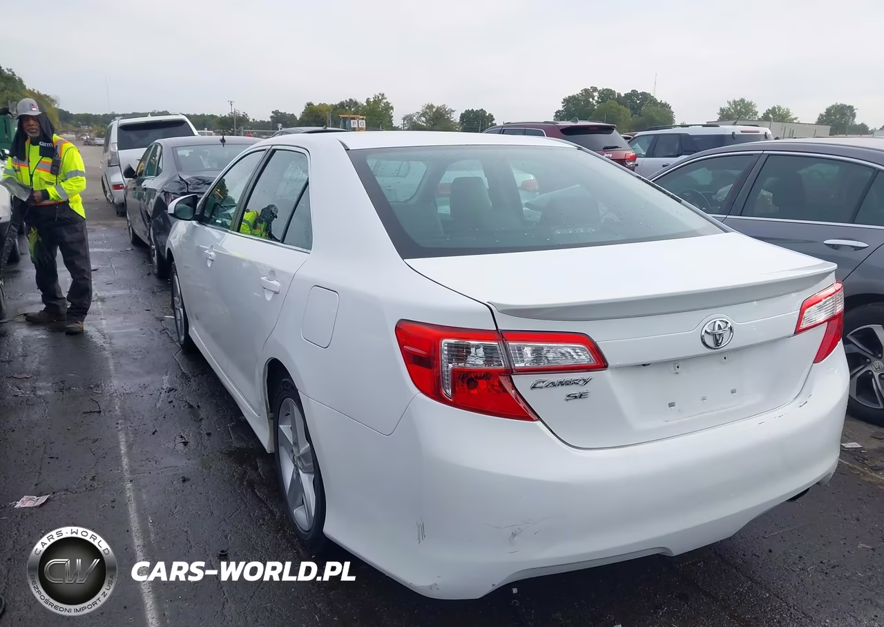 2014 Toyota Camry Se VIN:4T1BF1FK1EU354045 - 3