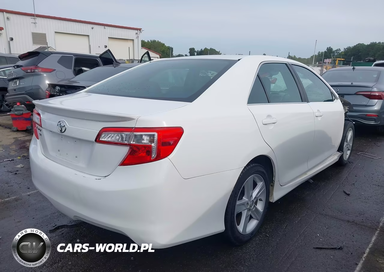 2014 Toyota Camry Se VIN:4T1BF1FK1EU354045 - 4