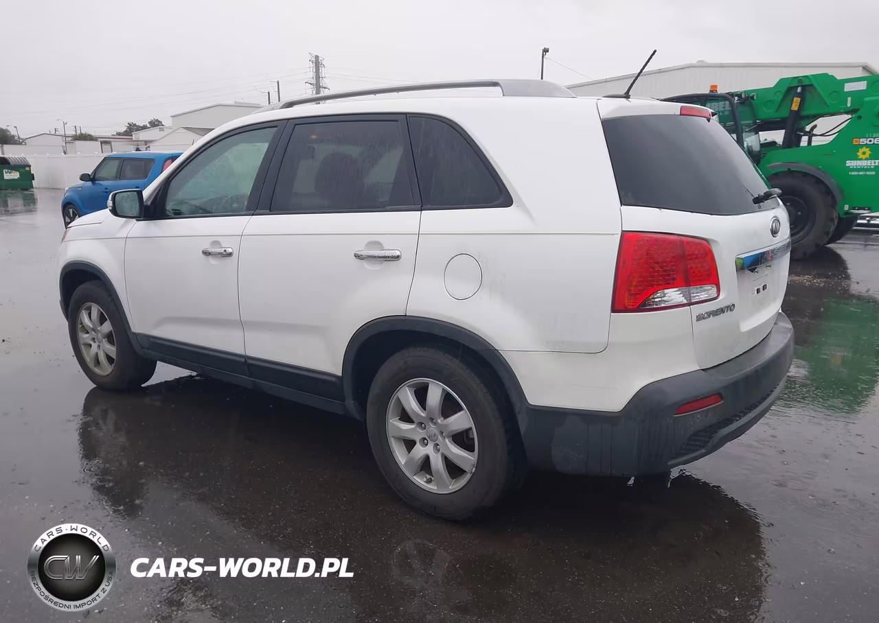 2012 Kia Sorento Lx VIN:5XYKT3A6XCG258271 - 3