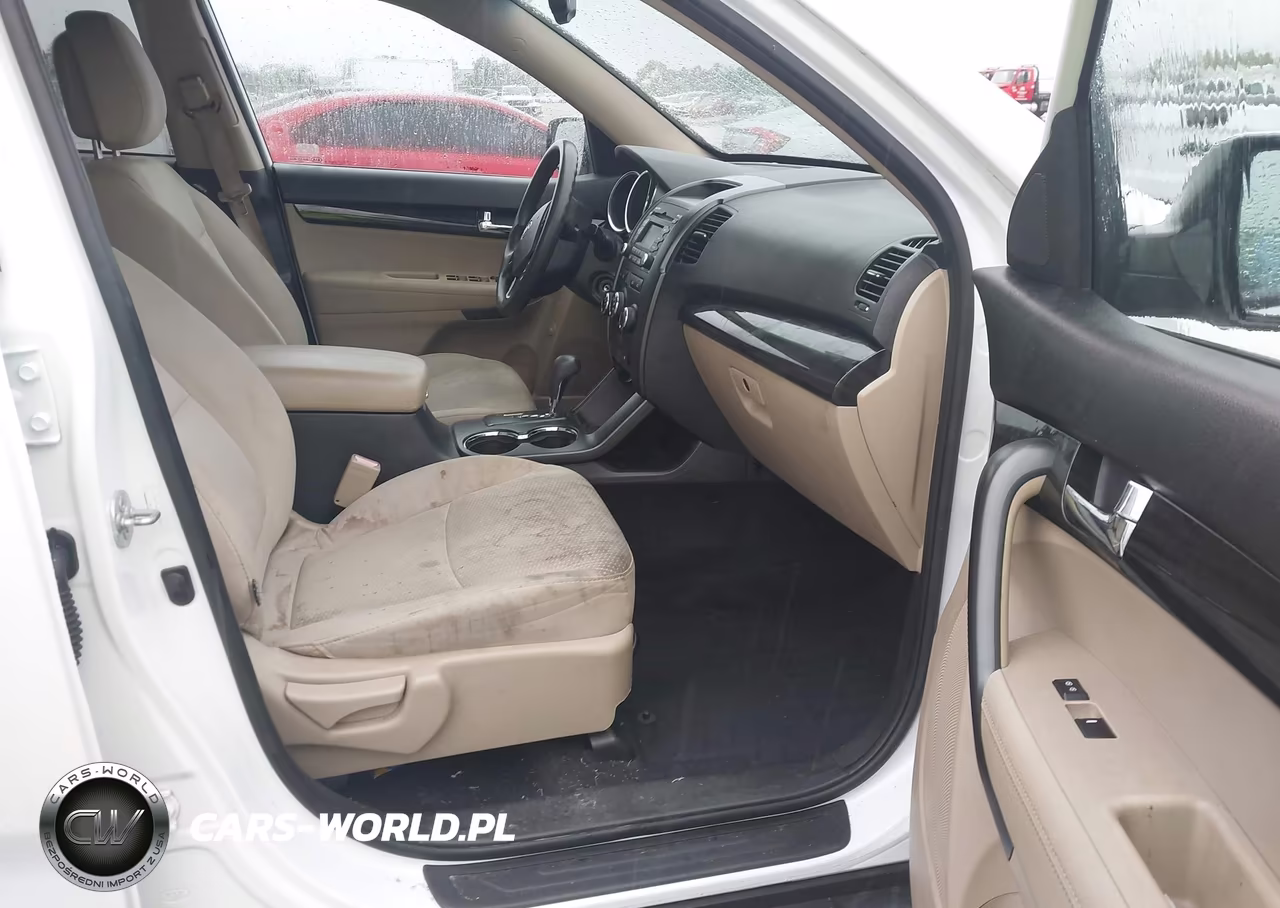 2012 Kia Sorento Lx VIN:5XYKT3A6XCG258271 - 5