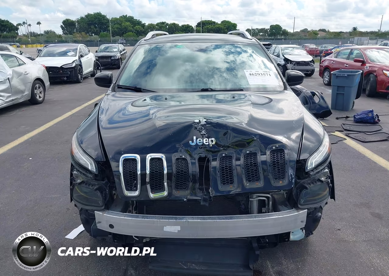 2017 Jeep Cherokee Latitude 4X4 VIN:1C4PJMCS5HW575803 - 12