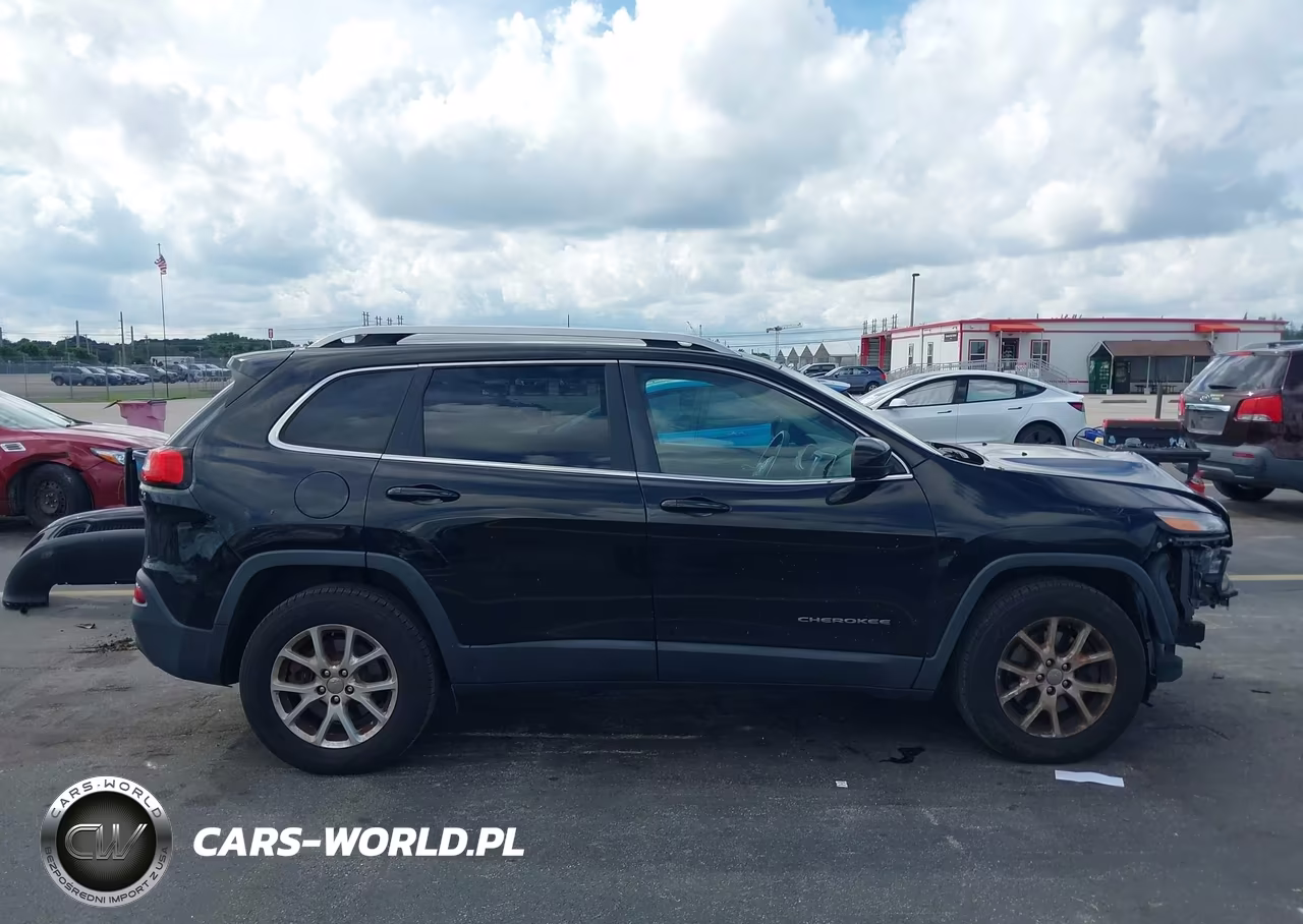 2017 Jeep Cherokee Latitude 4X4 VIN:1C4PJMCS5HW575803 - 13